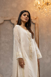 DA-2051 OFFWHITE EMBROIDERED KURTA
